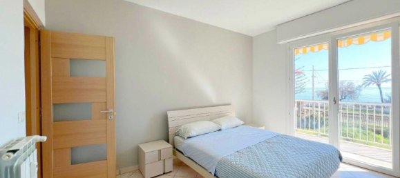 Apartamento de 3 habitaciónes en Bordighera, Italy No. 208396 24