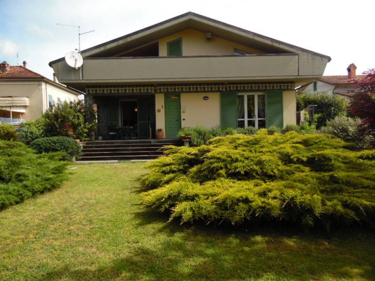 3 bedrooms Villa in Aulla, Italy No. 1014