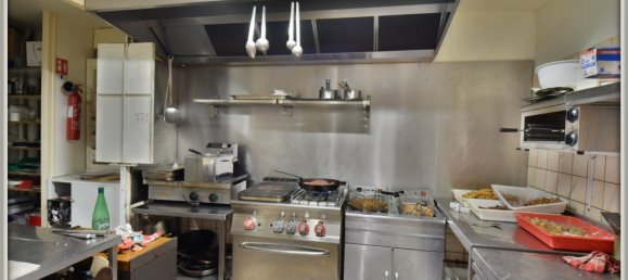 104m² Commercial property in Sainte-Foy-la-Grande, France No. 187848 8