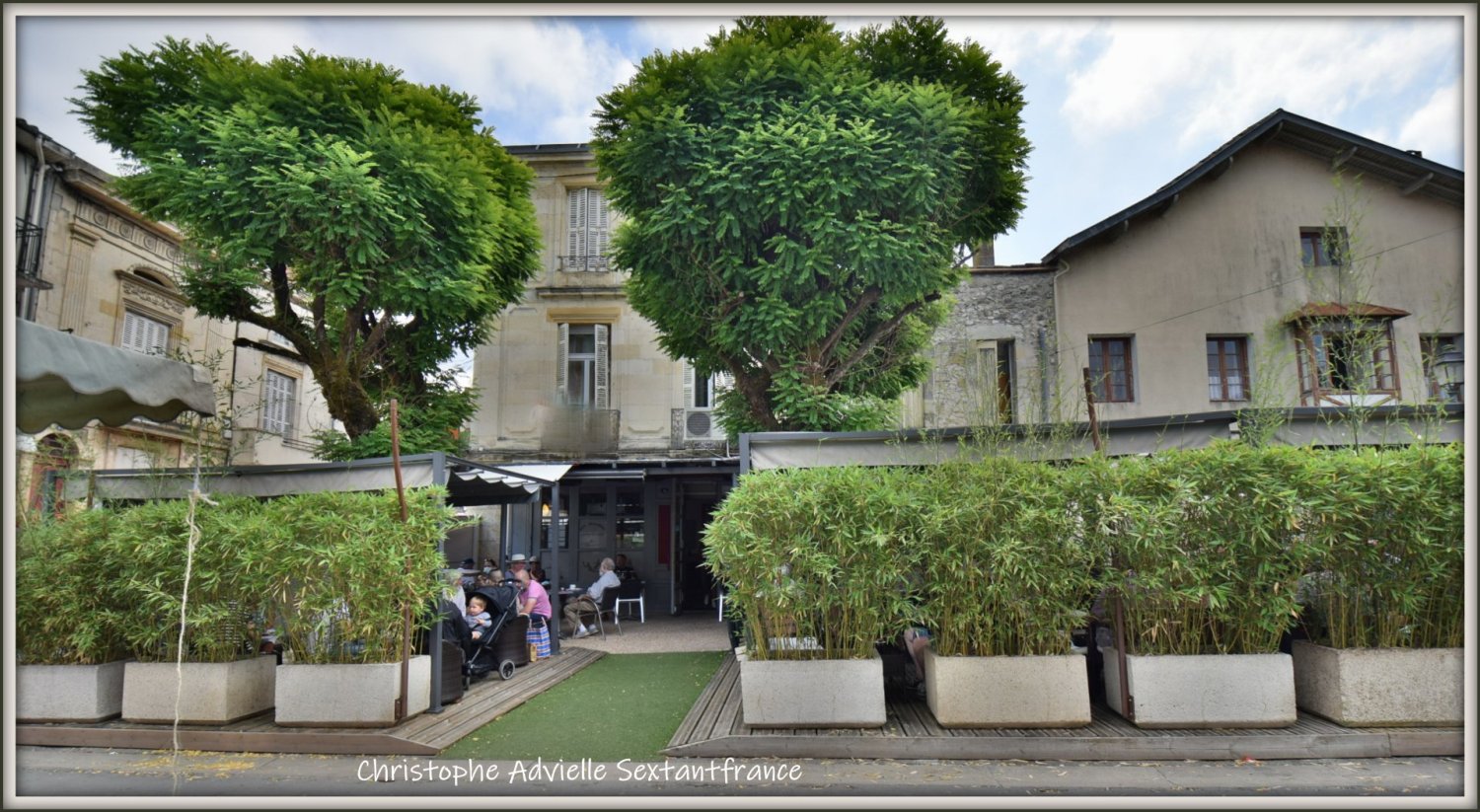 104m² Commercial property in Sainte-Foy-la-Grande, France No. 187848