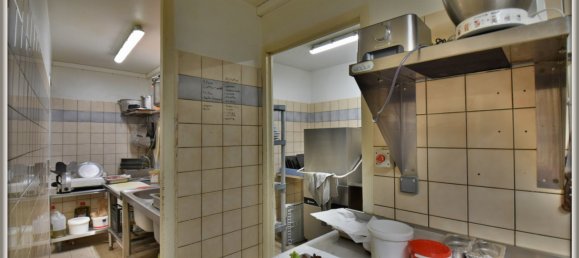 104m² Commercial property in Sainte-Foy-la-Grande, France No. 187848 9