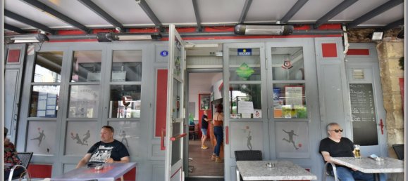 104m² Commercial property in Sainte-Foy-la-Grande, France No. 187848 4