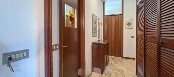 4-Zimmer Wohnung in Varese, Italy, Nr. 36852 10