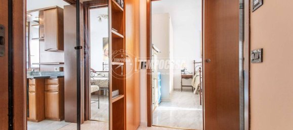 Apartamento T2 em Garbagnate Milanese, Italy N.º 5084 7