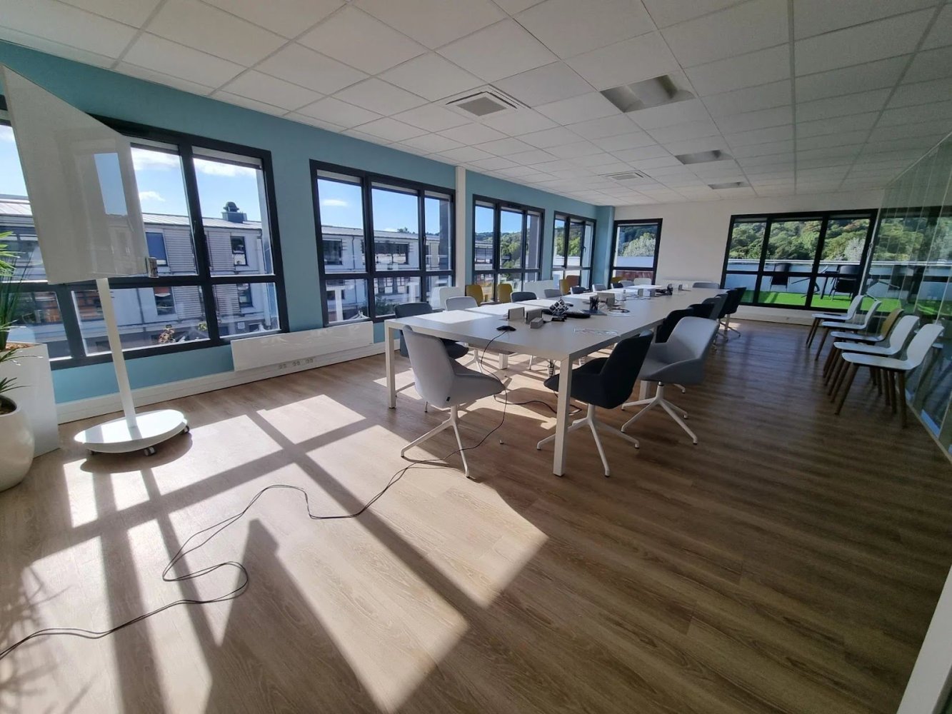 6 rooms Commercial property in Croissy-sur-Seine, France No. 162355
