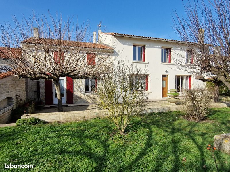 4 chambres Maison à Saint-Coutant-le-Grand, France No. 114384