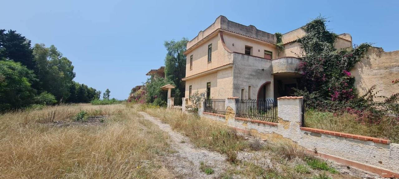 Villa de 4 habitaciónes en Castelvetrano, Italy No. 83989