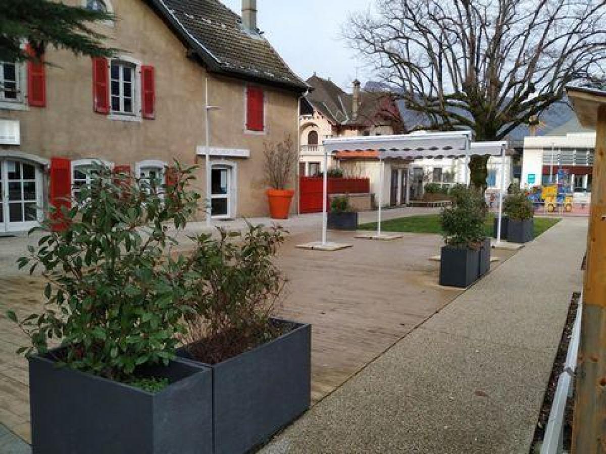 Офис 100м² в Клюз, Франция № 20875