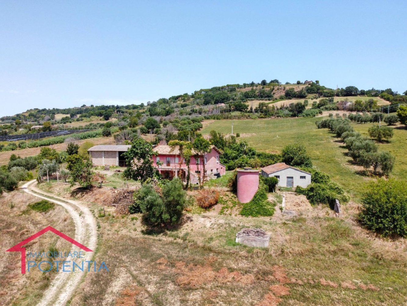 5 rooms House in Potenza Picena, Italy No. 261174