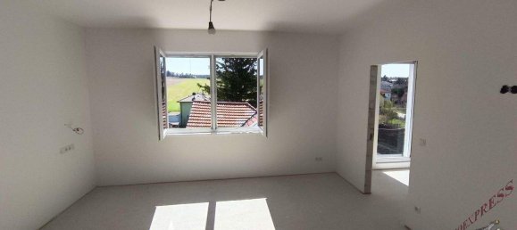 Дом с 3 комнатами в Холлабрунн, Австрия № 242869 3