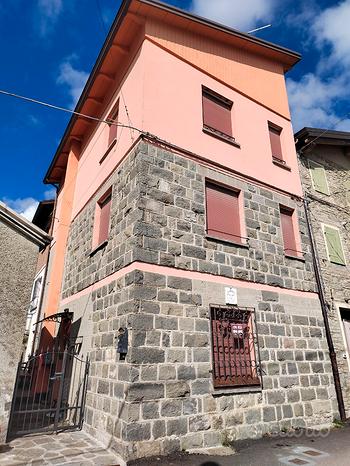 6 rooms Villa in Ventasso, Italy No. 279699