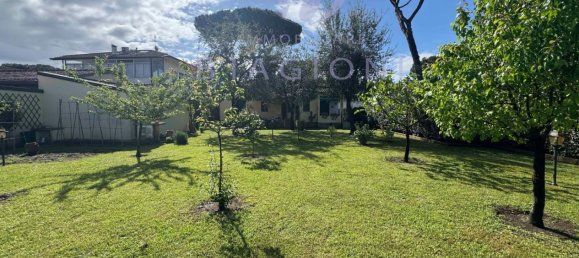 4 bedrooms Apartment in Pietrasanta, Italy No. 323052 3
