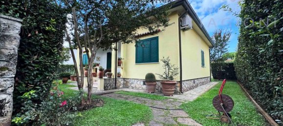 4 bedrooms Apartment in Pietrasanta, Italy No. 323052 2