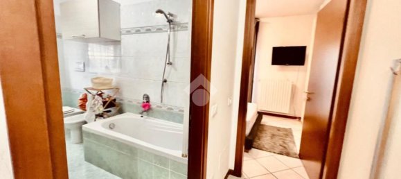 3 Schlafzimmer Wohnung in Caravaggio, Italy, Nr. 380865 9