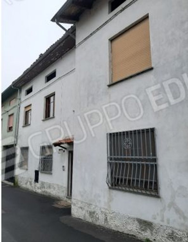 Villa de 4 dormitorios en Borgo d'Ale, Italy No. 371311