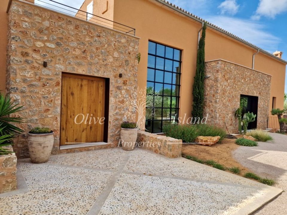 4 bedrooms Villa in Santa Maria Del Cami, Spain No. 176899