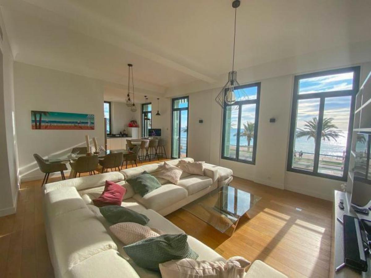 3 bedrooms Apartment in Nice, France No. 2904