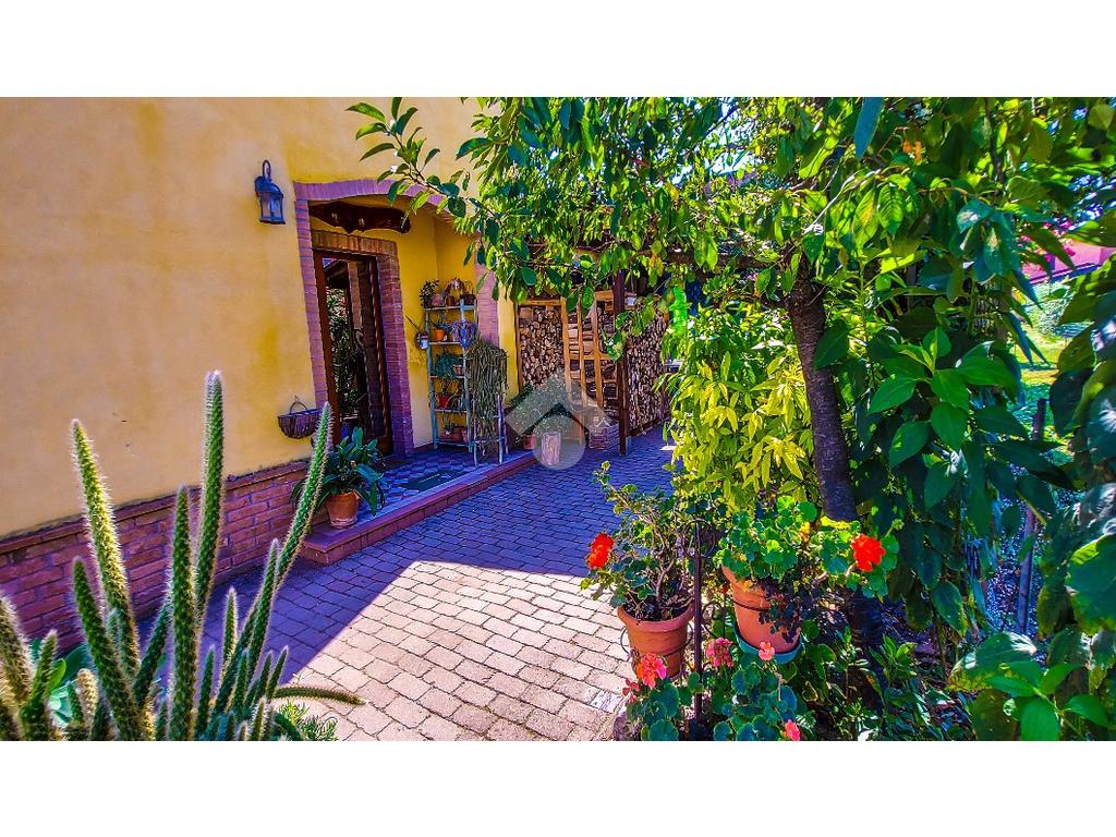 3 bedrooms Villa in Colorno, Italy No. 65469