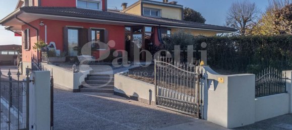 7 rooms Villa in Pordenone, Italy No. 161536 3