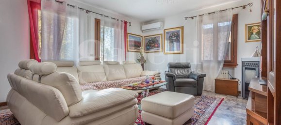 7 rooms Villa in Pordenone, Italy No. 161536 5