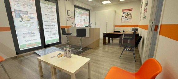 80m² Commercial property in Bari, Italy No. 24750 2