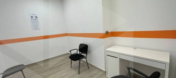 80m² Commercial property in Bari, Italy No. 24750 5
