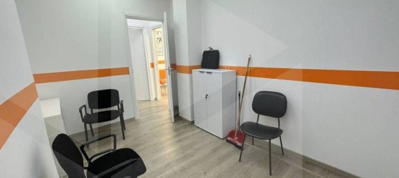 80m² Commercial property in Bari, Italy No. 24750 3