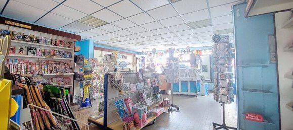 3 Schlafzimmer Gebäude in La Fere, France, Nr. 74007 4