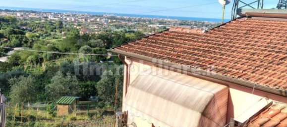 2 Schlafzimmer Haus in Carrara, Italy, Nr. 299391 3