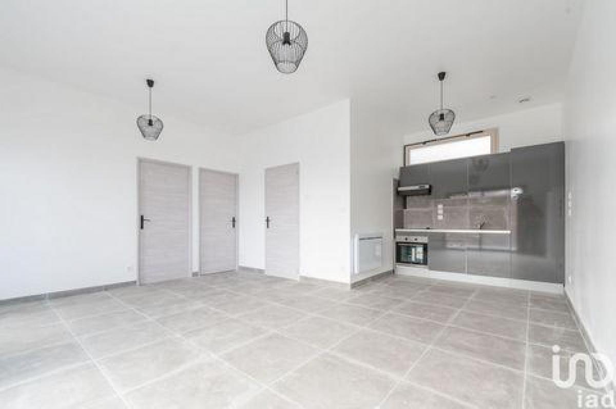 Apartamento com 2 quartos em condomínio em Maclas, France N.º 24851