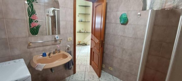 3 Schlafzimmer Wohnung in Genoa, Italy, Nr. 36222 34