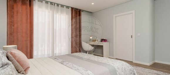 4 bedrooms House in Corroios, Portugal No. 169906 6