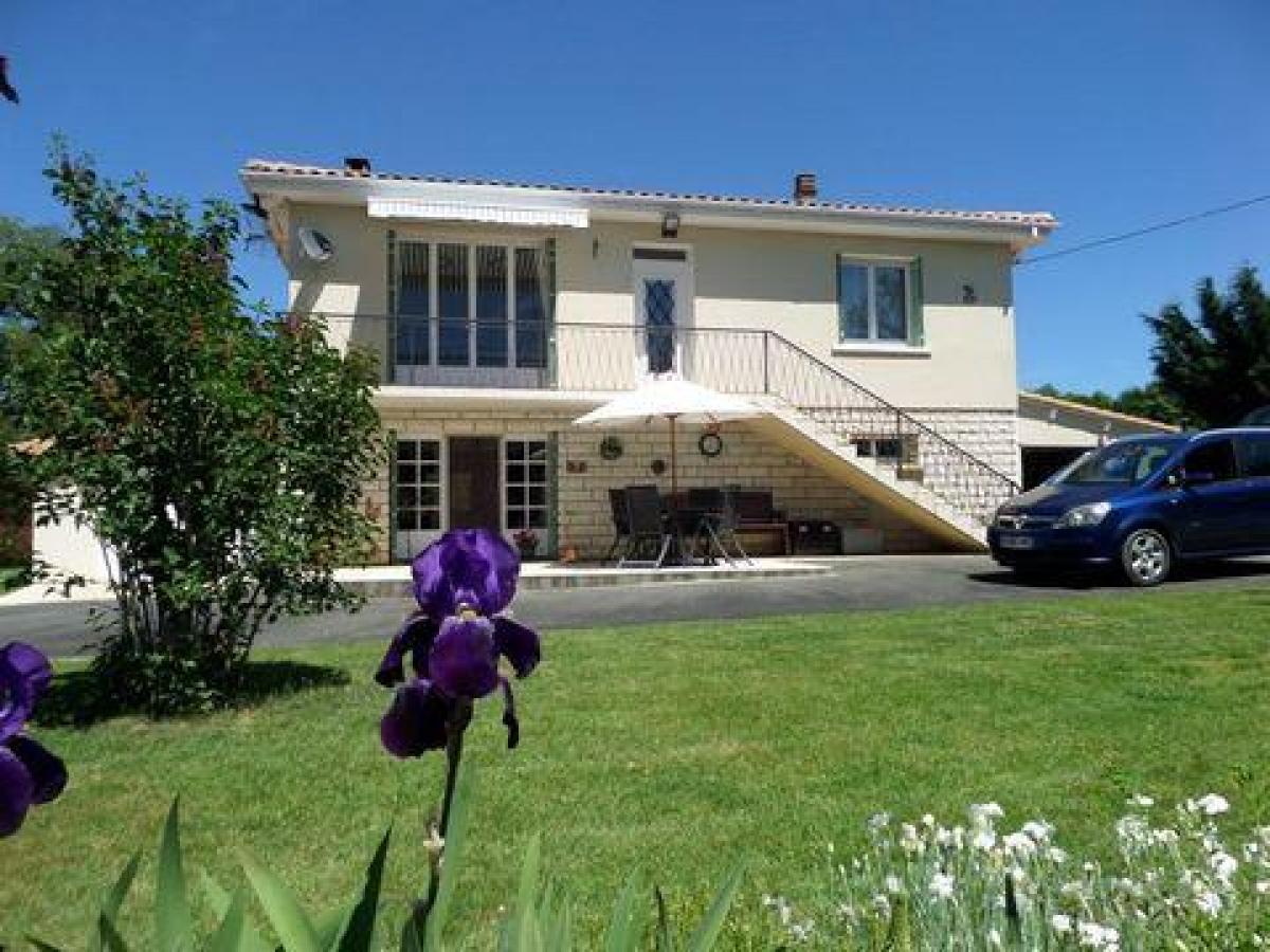 3 chambres Maison à Montbron, France No. 29400