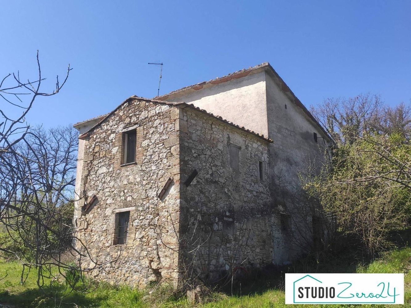 Дом с 8 комнатами в Амелия, Италия № 45918