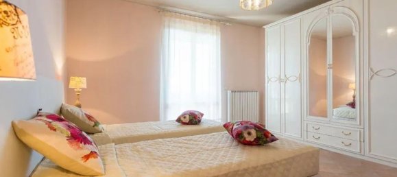 8 rooms Villa in Passignano sul Trasimeno, Italy No. 55671 12