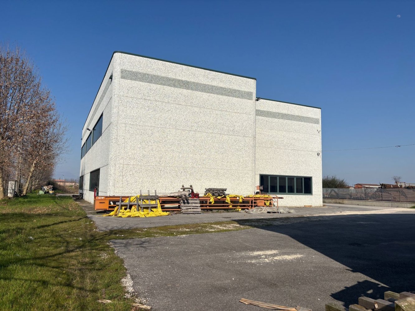 550m² Warehouse in Montichiari, Italy No. 229061