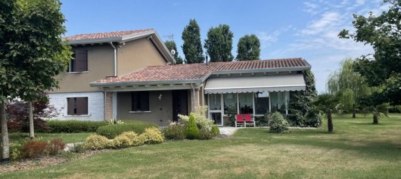 5 غرف نوم فيلا في Correzzola, Italy رقم 358411 2