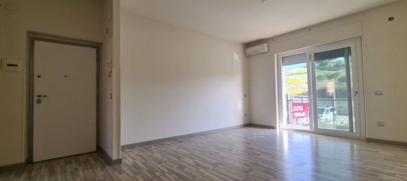 4 rooms Apartment in Catanzaro, Italy No. 148345 4