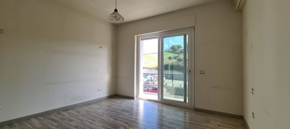 4 rooms Apartment in Catanzaro, Italy No. 148345 8