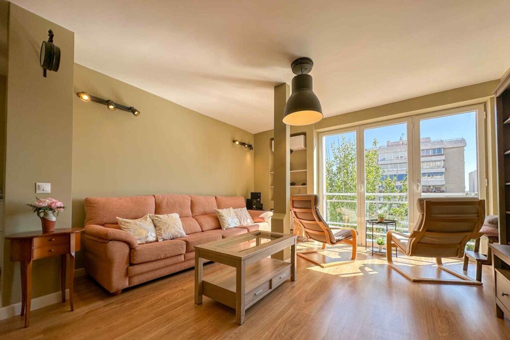 Apartamento de 2 dormitorios en Madrid, Spain No. 246190