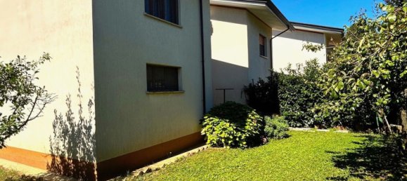 8 bedrooms House in Udine, Italy No. 376808 4