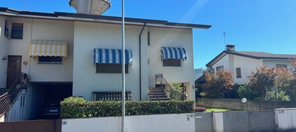 8 bedrooms House in Udine, Italy No. 376808 3