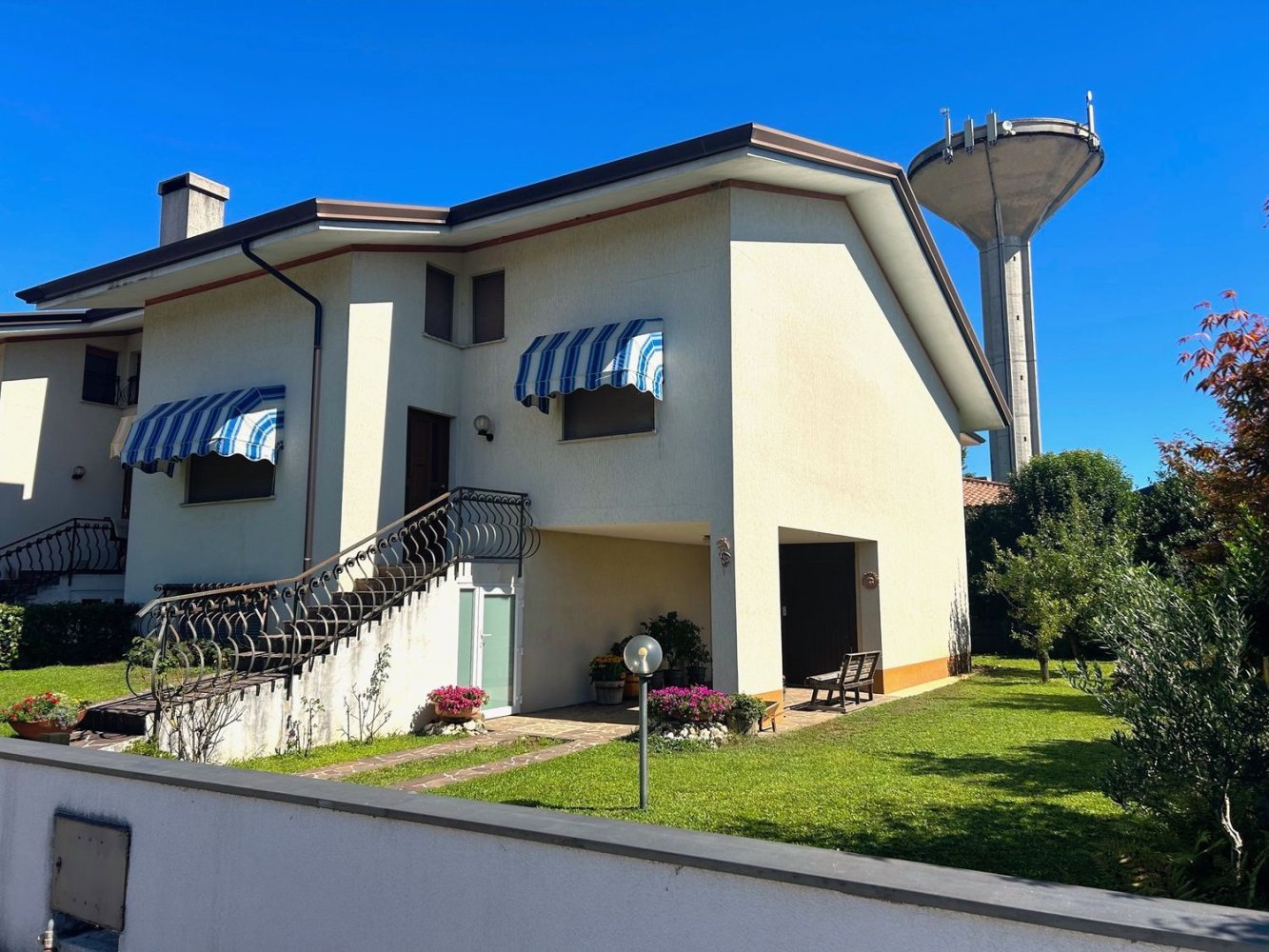 8 bedrooms House in Udine, Italy No. 376808