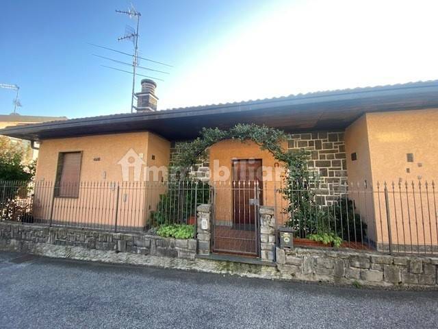 3 Schlafzimmer Villa in San Fermo della Battaglia, Italy, Nr. 12178
