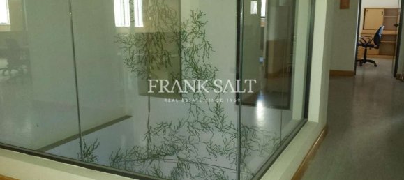 600m² Office in Ta' Xbiex, Malta No. 11818 10