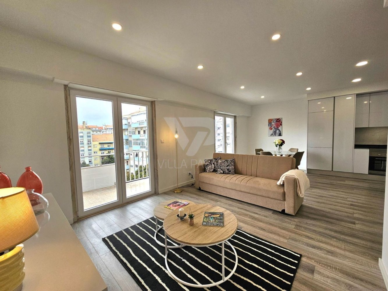 3 bedrooms Apartment in Lisbon, Portugal No. 100732