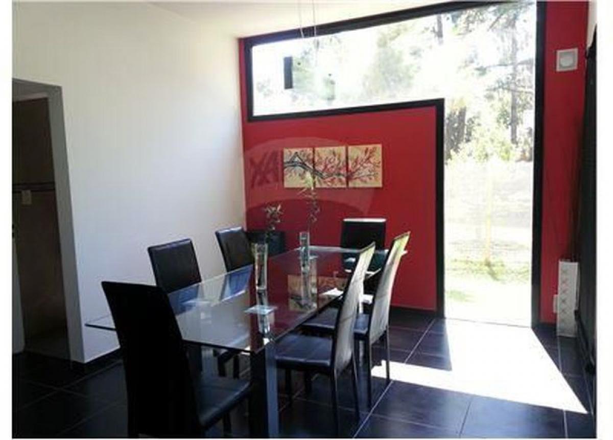 Casa de 3 dormitorios en Tigre, Argentina No. 18014