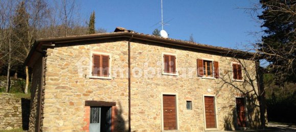 3 bedrooms House in Arezzo, Italy No. 252620 2