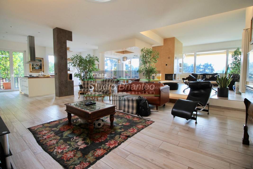 3 Schlafzimmer Wohnung in Carate Brianza, Italy, Nr. 258858