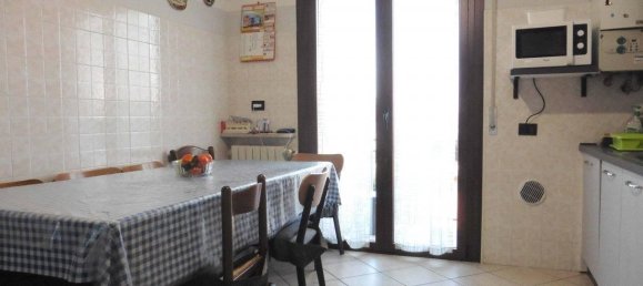 Apartamento de 4 habitaciónes en Nogarole Rocca, Italy No. 38947 7